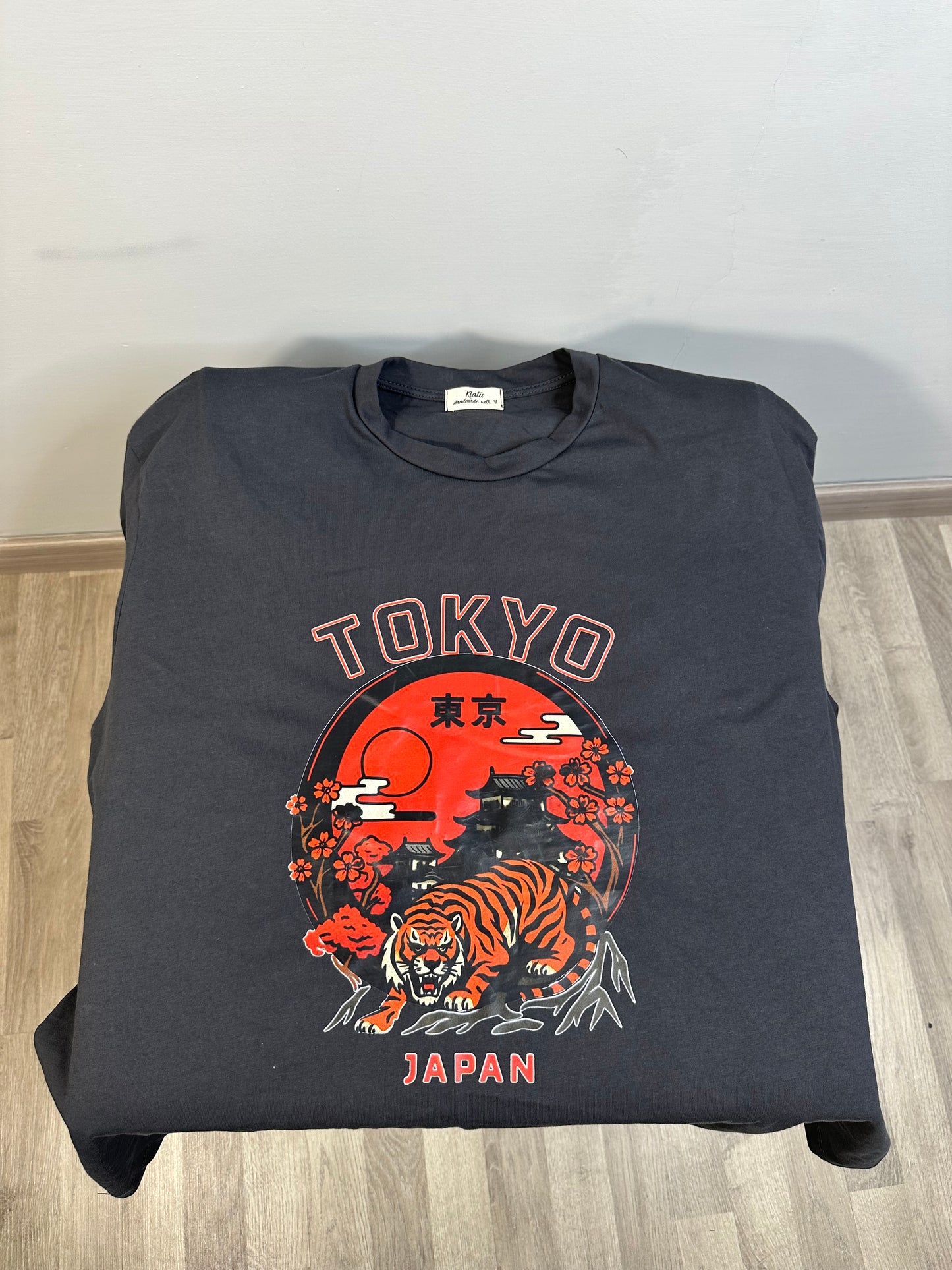 MAGLIA ROCK CON TAGLIO LATERALE