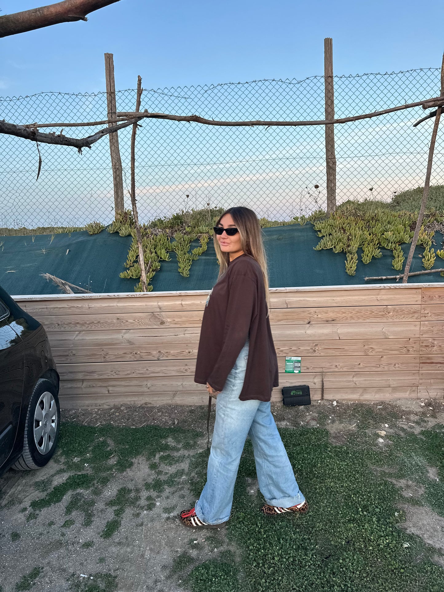 MAGLIA ROCK CON TAGLIO LATERALE