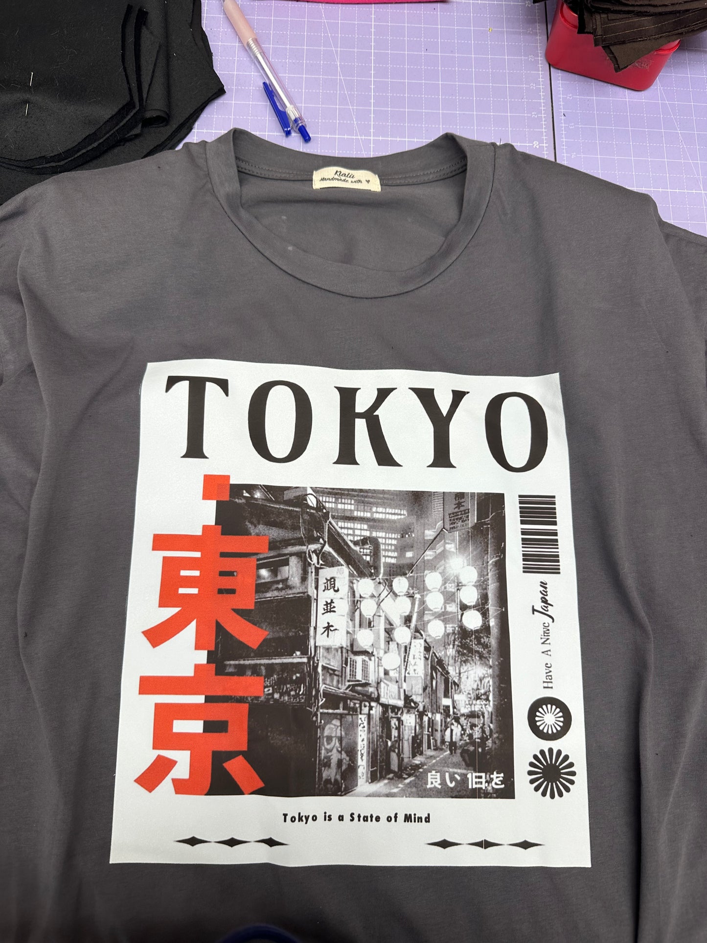 MAGLIA ROCK CON TAGLIO LATERALE