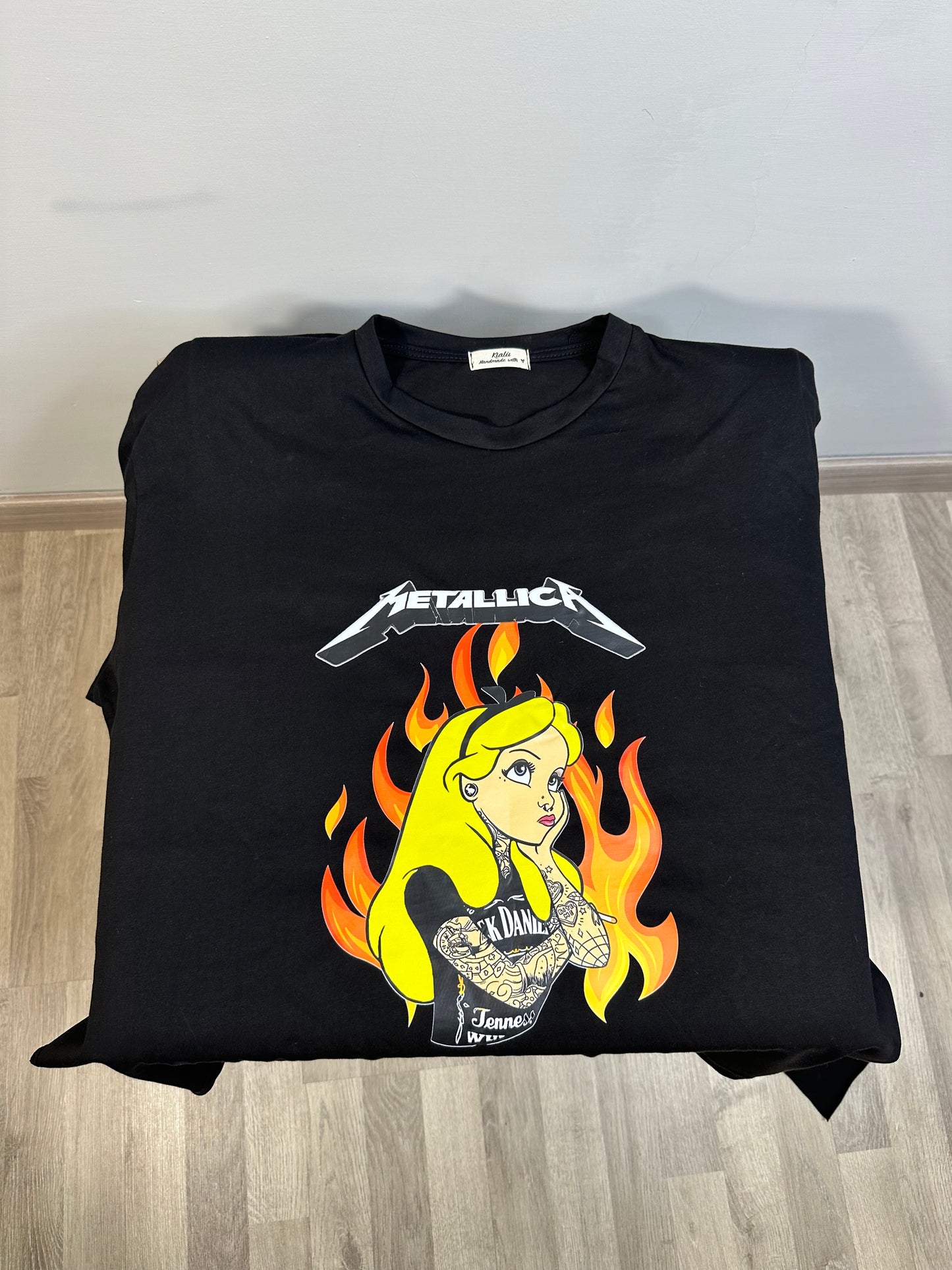 MAGLIA ROCK CON TAGLIO LATERALE